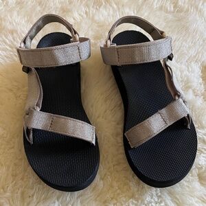 TEVA Universal Midform Metallic Sandal